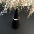 Bague Aphrodite version 2, perle de quartz rose et or laminé rose 14k, création artisanale Berkana Bijoux