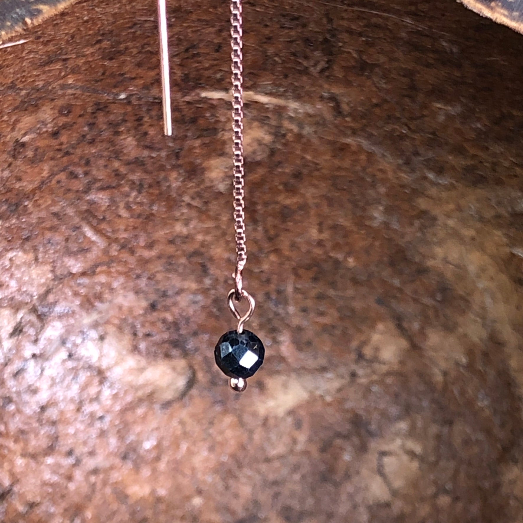 Boucle d'oreille Héra - Saphir - Loyauté - 1 perle