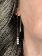 Boucle d'oreille Aphrodite 3 perles portée, bijou quartz rose et gold filled rose 14K Berkana Bijoux