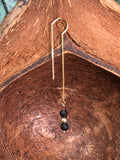 Boucle d'oreille Déesse Pélé pierre de lave noire et gold filled, bijou artisanal Berkana Bijoux