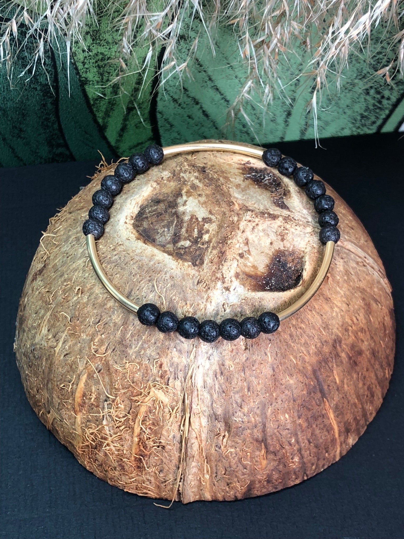 Bracelet Déesse Pélé en pierre de lave noire, gold filled 14K