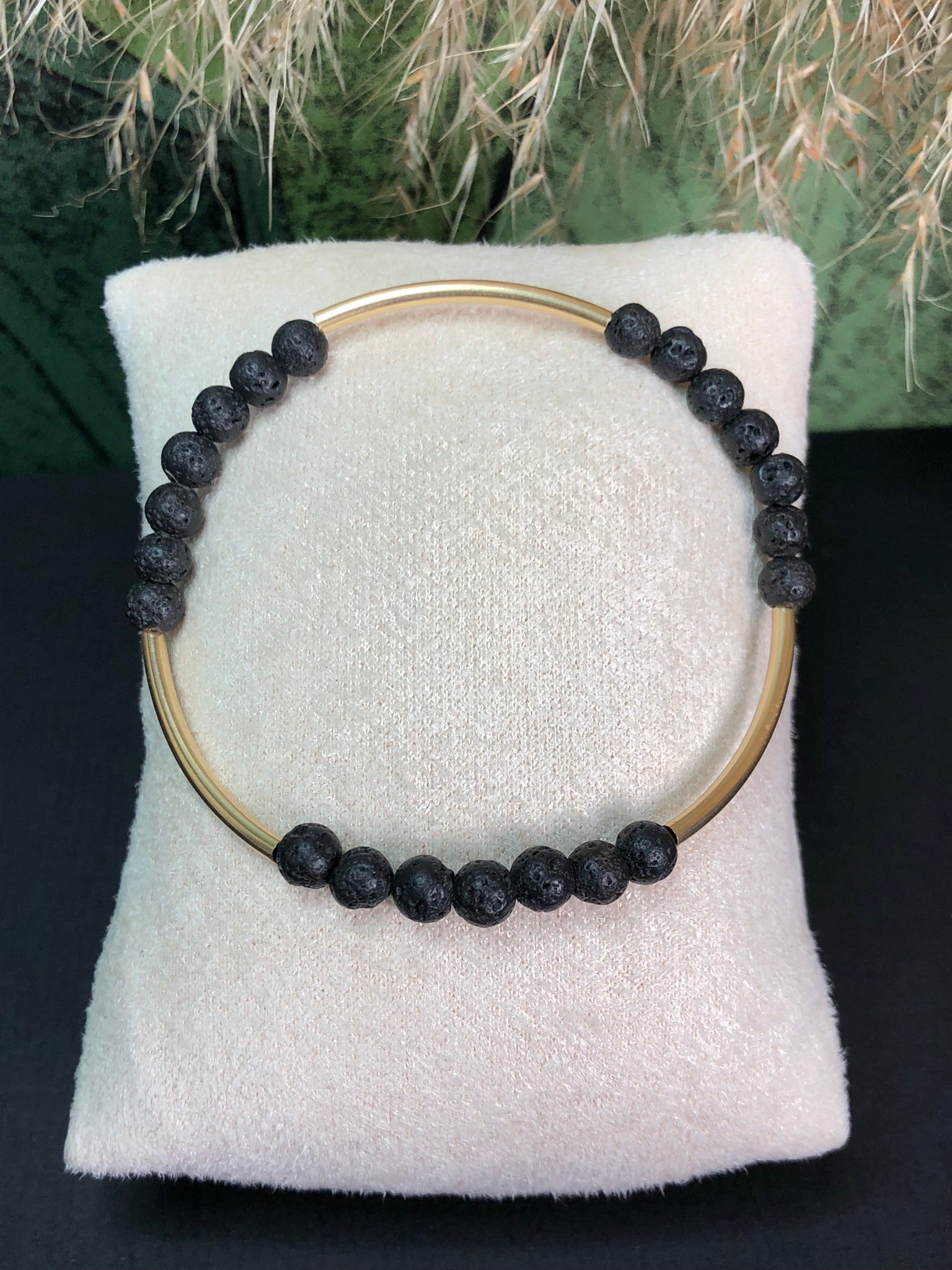 Bracelet pierre de lave noir, bijou artisanal fait main