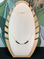 Collier Déesse Pélé en pierre de lave noire, chaîne gold filled 14K