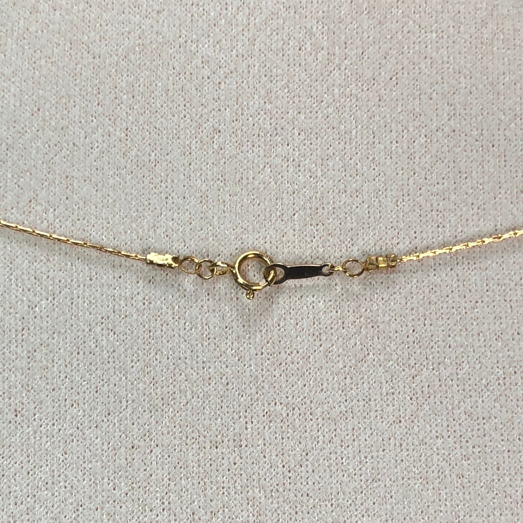 Fermoir à ressort gold filled 14K, détail collier Berkana Bijoux
