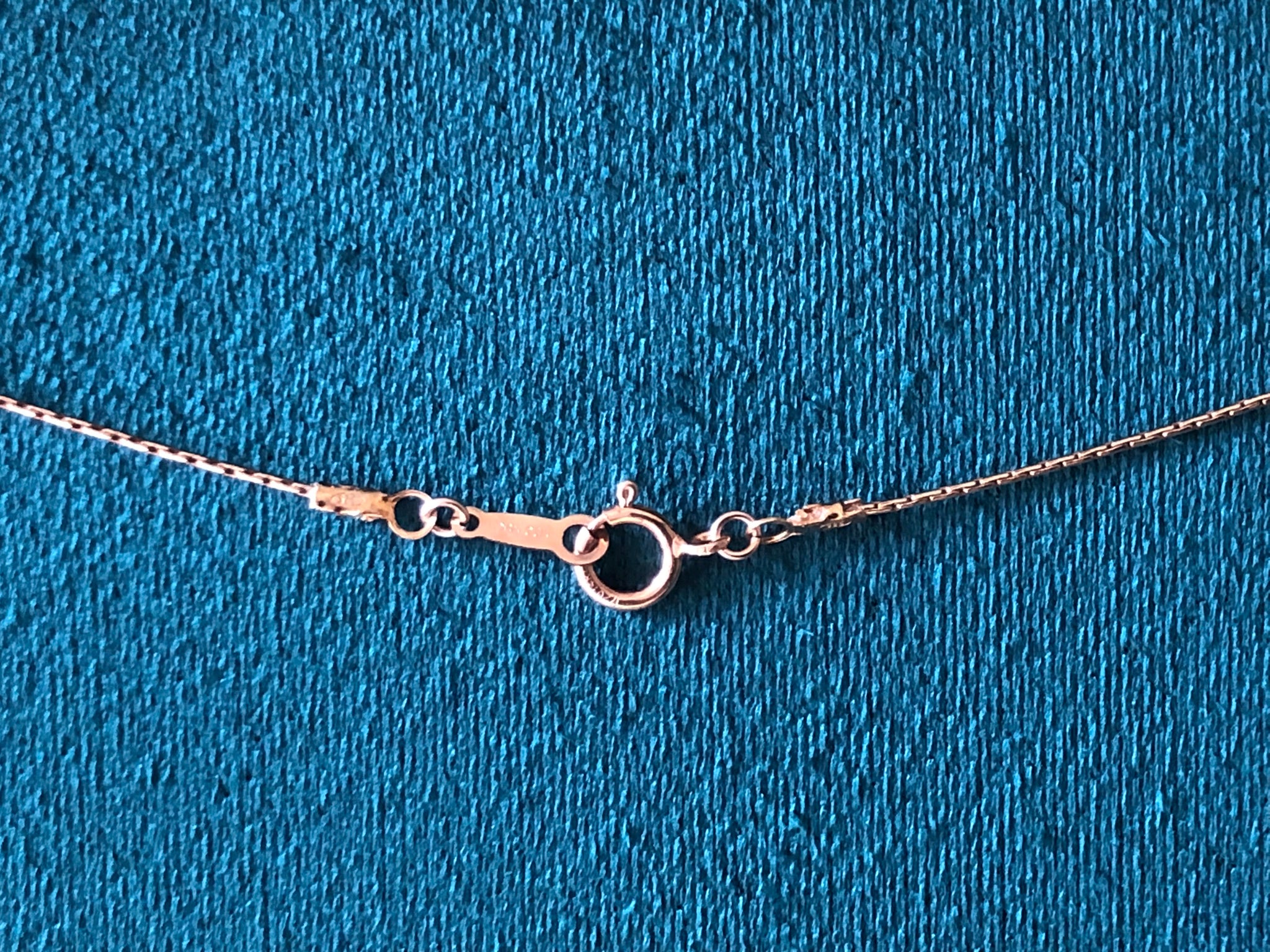 Fermoir à ressort gold filled rose 14K, détail collier Berkana Bijoux